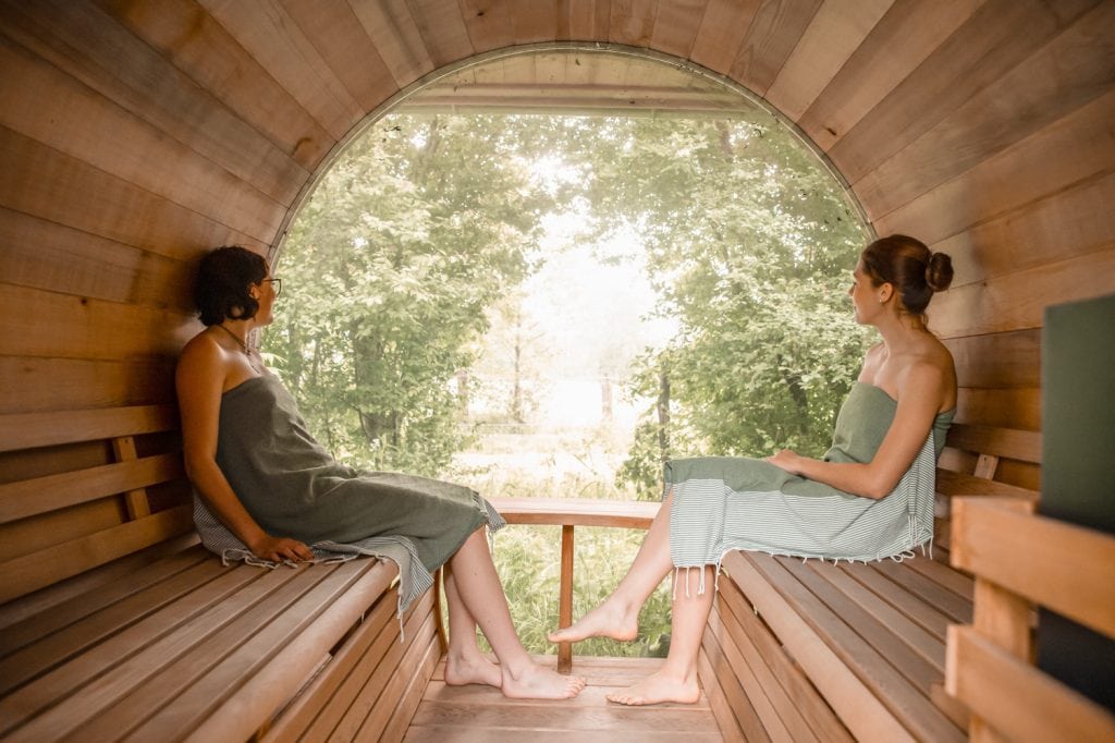 Entspannende Saunadejavu mit Blick ins Grüne, für Wohlbefinden und Gesundheit.