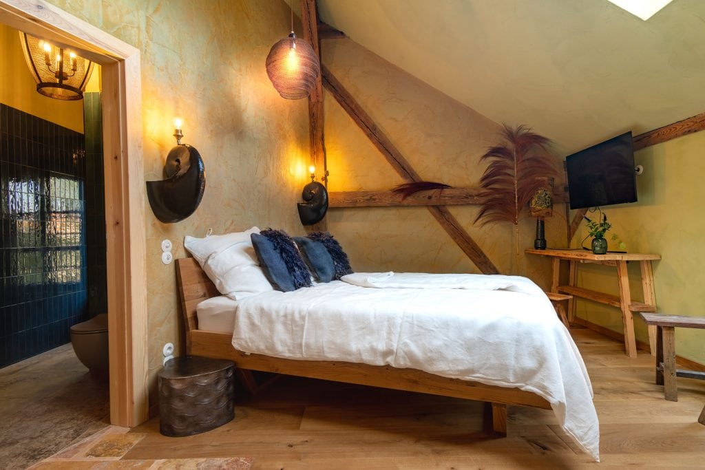 Bequeme Unterkunft im nachhaltigen Boutique-Hotel mit stilvollen Dekorationen und ruhiger Atmosphäre in Berlin.