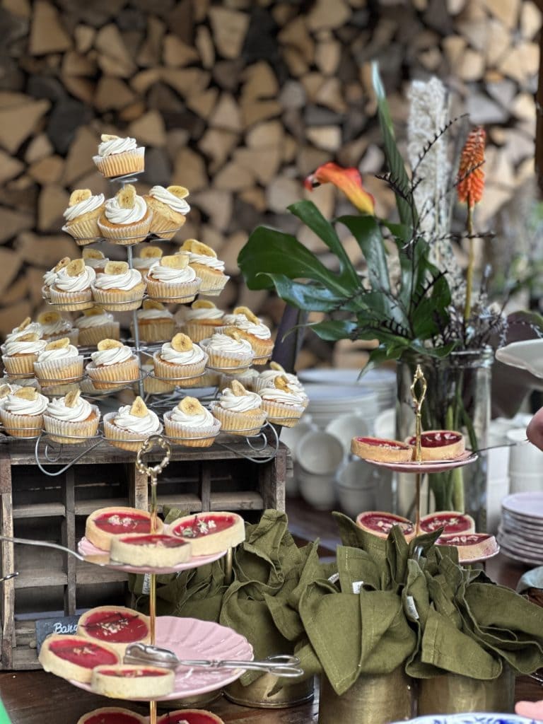 Leckere Cupcakes und Kuchen bei Gut Leben Berlin, perfekt für gesunde Ernährung und Wohlbefinden.