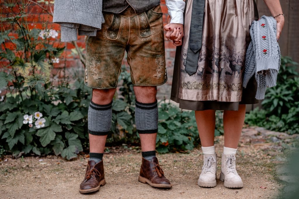 Gem&uuml;tliche traditionelle Trachten f&uuml;r nachhaltiges Lebensgef&uuml;hl bei Gut Leben Berlin.