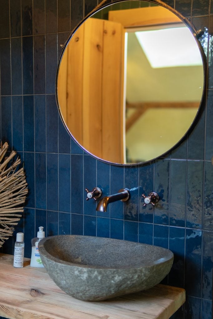 Natürlich, hier sind die SEO-optimierten Texte für das Bild:.