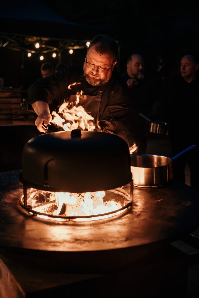 Würzebrain, Grillsession, Kochen im Freien, nachhaltige Ernährung, Berlin, beim Event.