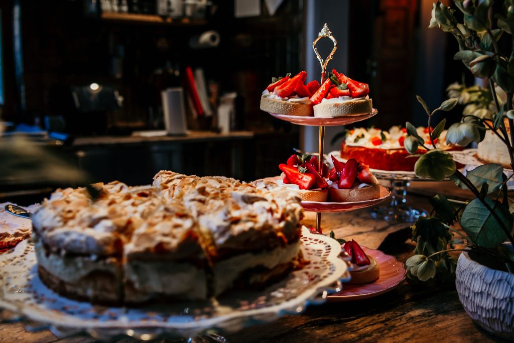 Frisches Obstkuchen und Torten, hausgemacht, glutenfrei, f&uuml;r gesunden Genuss bei Gut Leben Berlin.
