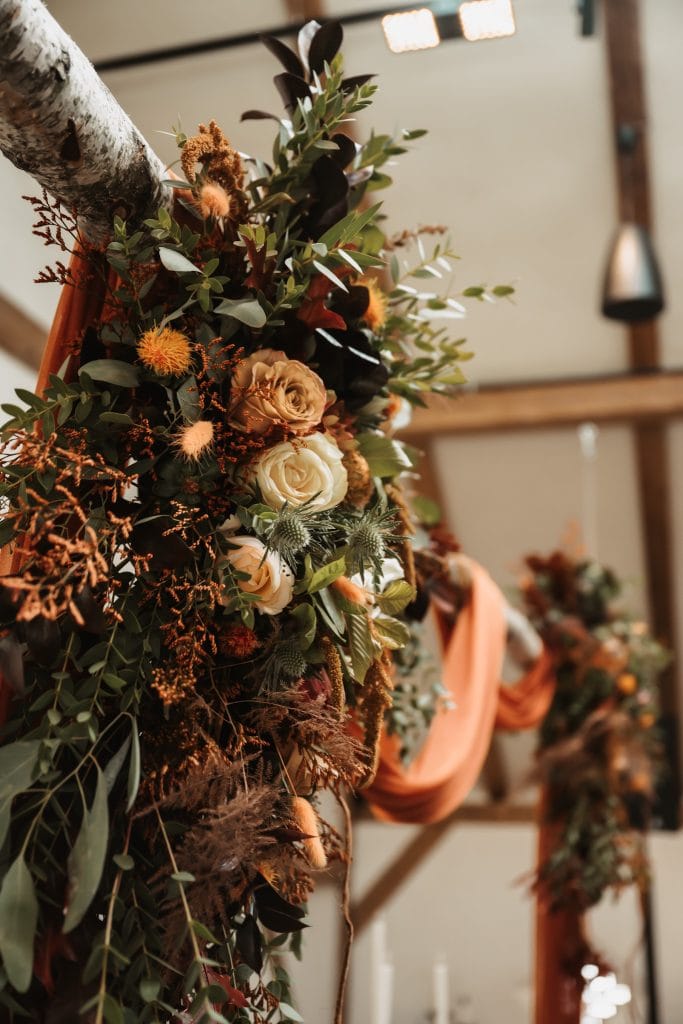 Nat&uuml;rliche Dekoration Blumenkranz f&uuml;r nachhaltiges Wohlbefinden, harmonische Raumgestaltung, Natur-Elemente, &ouml;kologische Manufaktur.