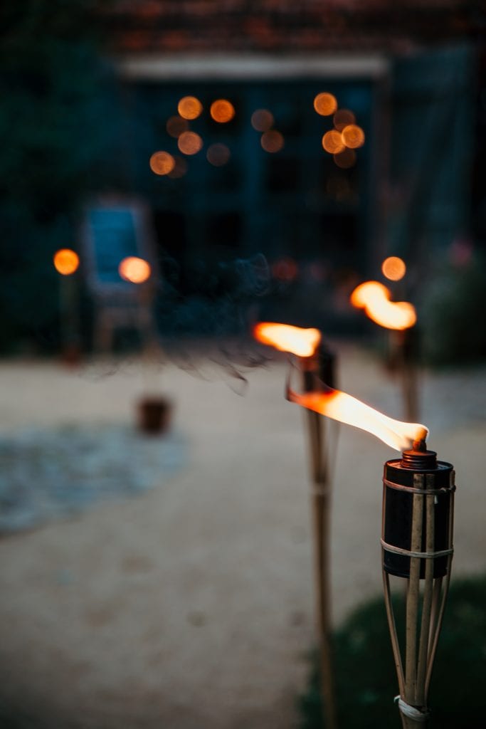 Gemütliche Lagerfeuer in Berlin, ideal für Natur- und Wellnesserlebnisse.