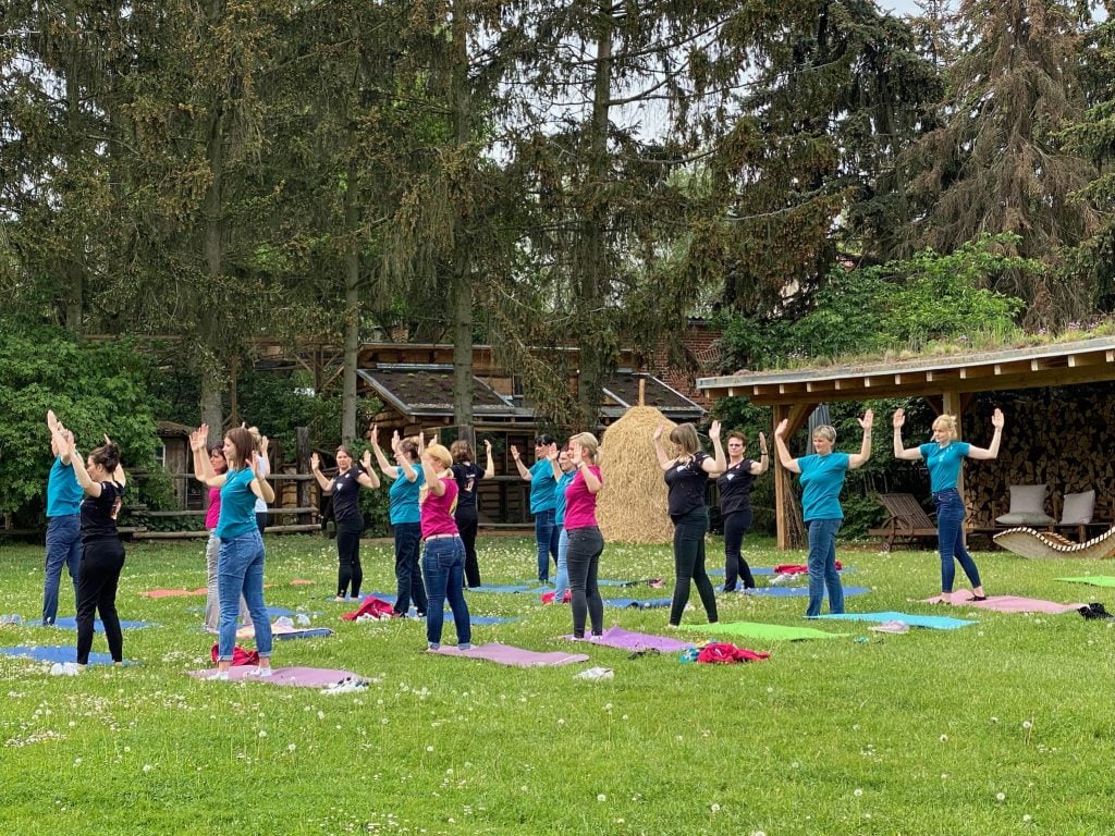 Entspannungs- und Bewegungsseminar im Gr&uuml;nen bei Gut Leben Berlin.