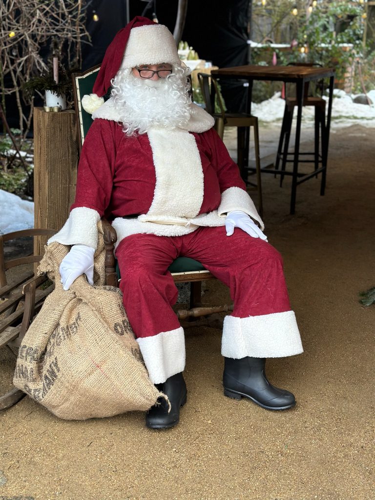 Besucherfreundliches, festliches Weihnachtsbild bei Gut Leben Berlin.