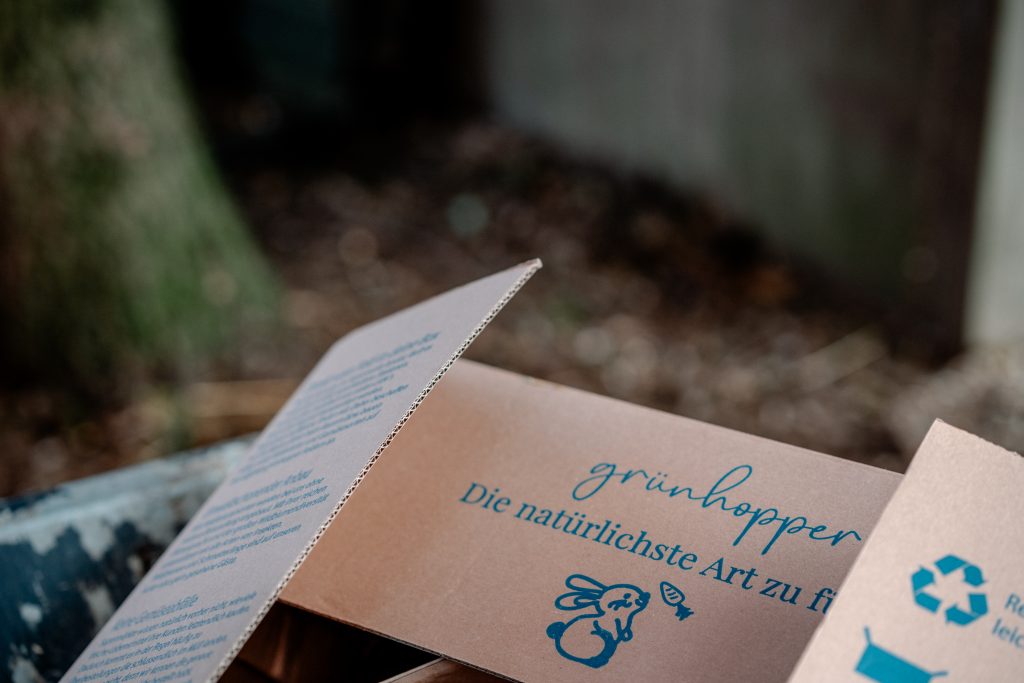 Bio-Gemüse und nachhaltige Verpackung bei Gut Leben Berlin, für umweltbewusstes Einkaufen.