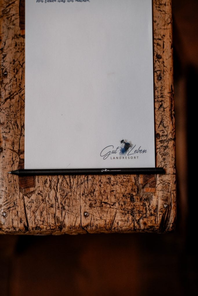 Natürlich, hier sind die SEO-optimierten Texte:.